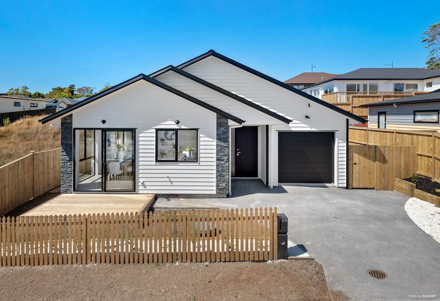 Accoloage Boulevard, Huapai